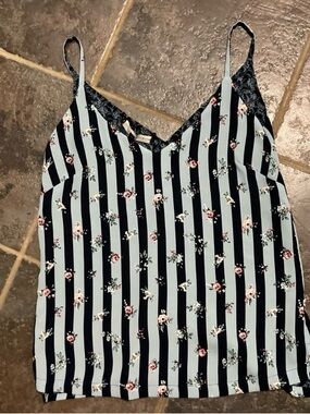 New with tags White House Black Market Blue Floral Reversible
Camisole Size XS